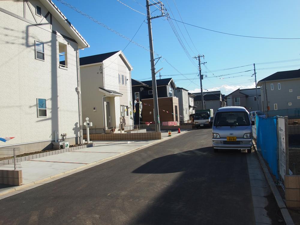 Local photos, including front road. Local is a photo. 