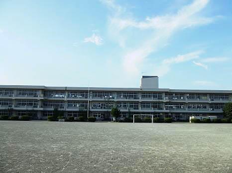 Primary school. 600m to Garden Elementary School