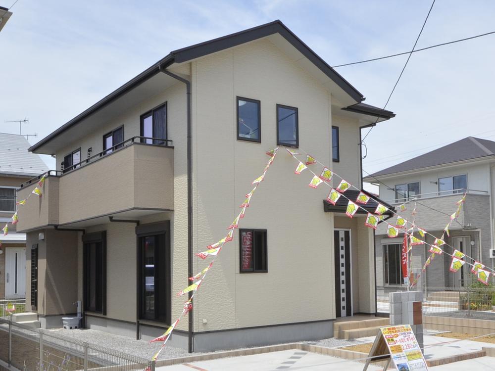 Local appearance photo. C Building site (August 2013) Shooting