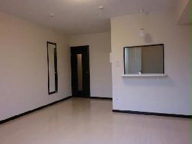 Living and room. It is the living room of the counter kitchen