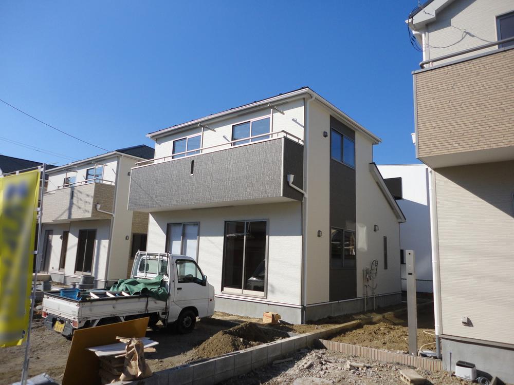 Local appearance photo. Local (12 May 2013) Shooting