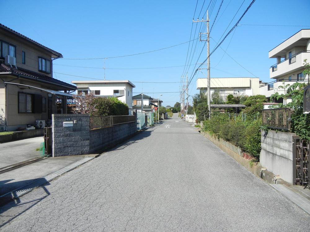 Local photos, including front road. Local is a photo. 