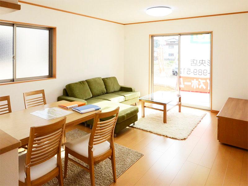 Same specifications photos (living). (A Building) same specification