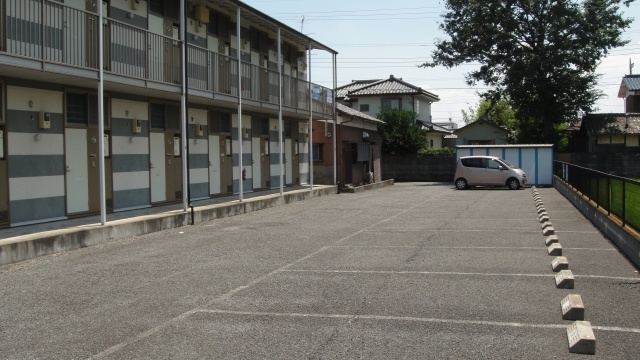 Parking lot. Parking is a monthly 4.620 yen.