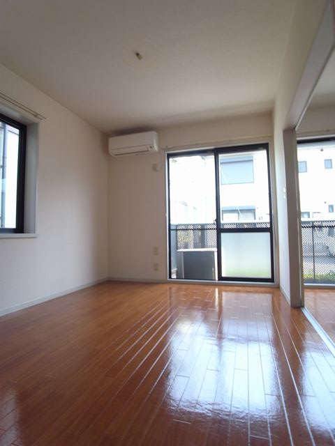 Living and room. Western-style 6 Pledge Air-conditioned