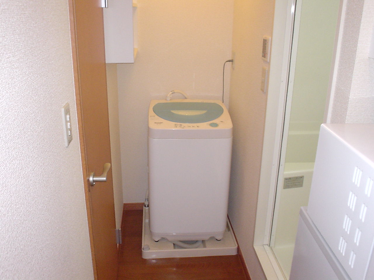 Other. It is also equipped with a washing machine.