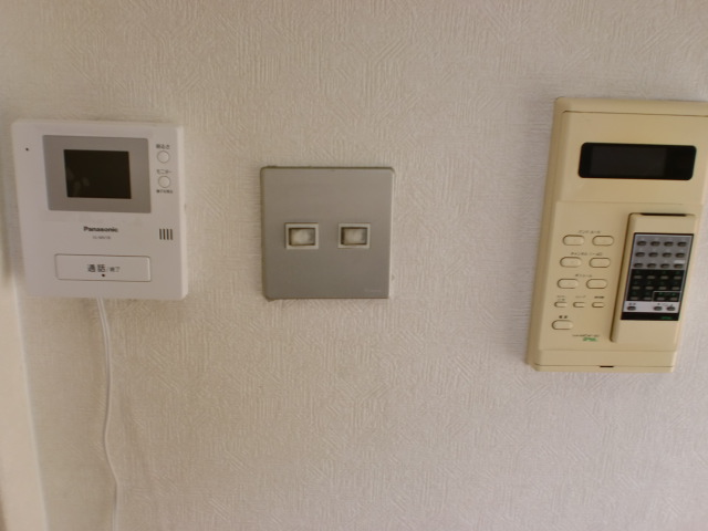 Security. TV monitor with Hong peace of mind