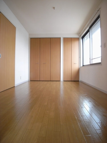 Living and room. Western-style 6 Closet with storage