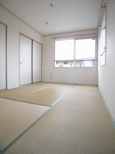 Living and room. Storage lot! Japanese-style room 6 quires