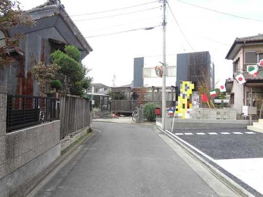 Local photos, including front road. Frontal road