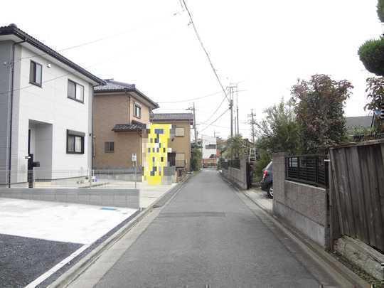 Local photos, including front road. Frontal road