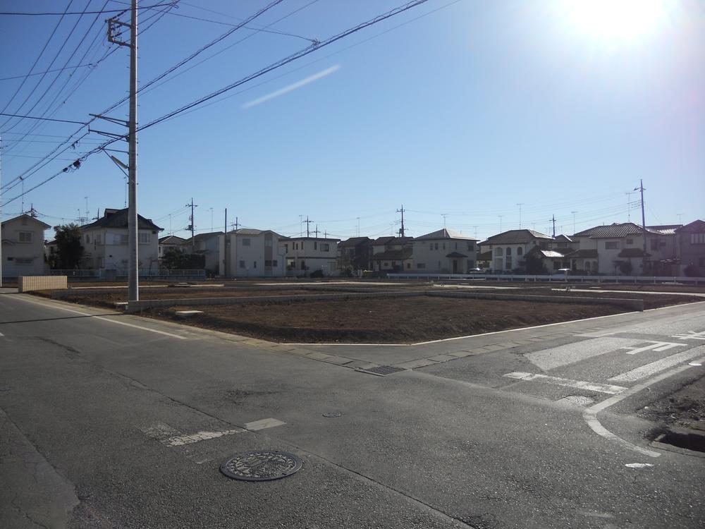 Local photos, including front road. Local (11 May 2013) Shooting