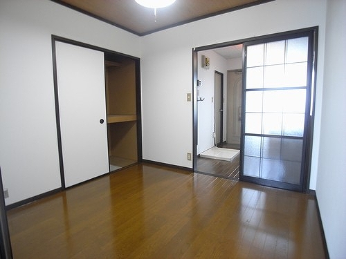 Living and room. Western-style 4.5 Pledge