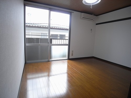 Living and room. Western-style 6 Pledge