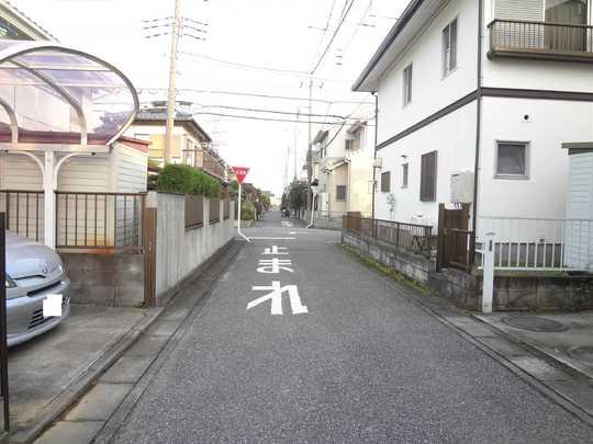 Local photos, including front road. Frontal road