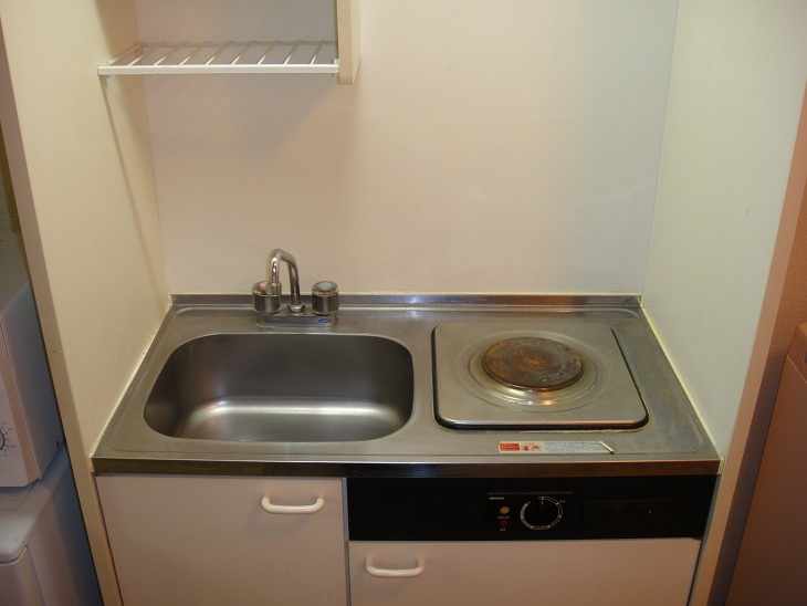 Kitchen. 1-neck is an electric stove in the kitchen. 