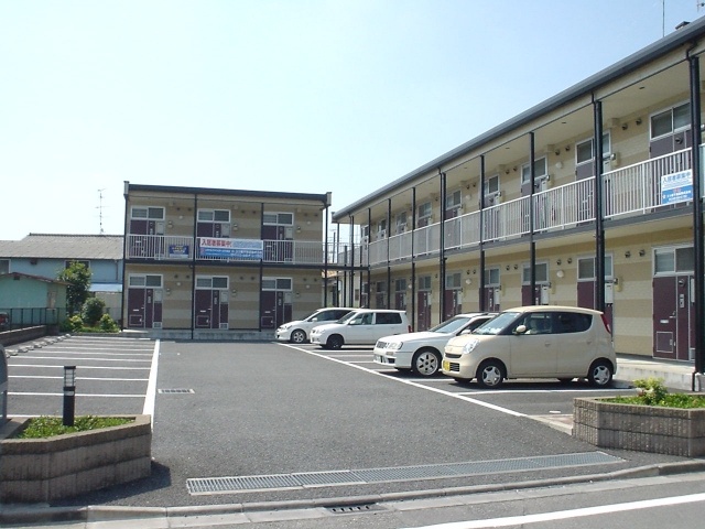 Parking lot. Parking is a monthly 4.090 yen.