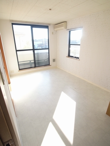 Living and room. Spacious DK! 9.5 Pledge air-conditioned