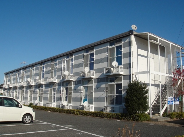 Other. Garbage storage is on site. (Trash is easier! )