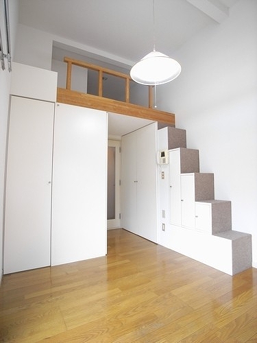 Living and room. Storage lot! Western-style 6 Pledge