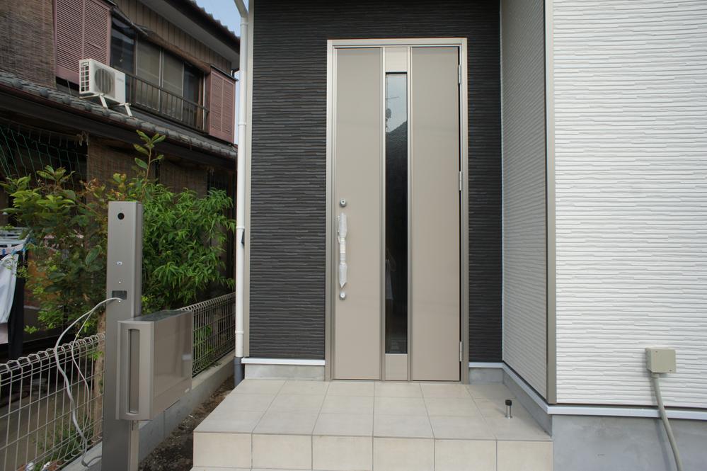 Entrance. Local (September 2013) Shooting