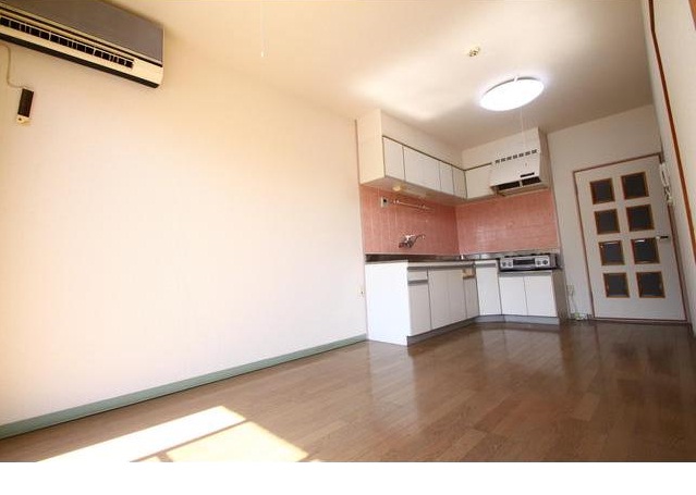 Kitchen. I did not come to the photo, There are six tatami mats on the right hand side. 