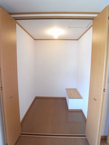 Receipt. Walk-in closet storage