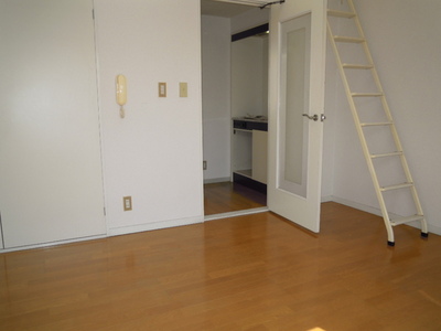 Living and room. Room 1