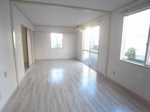 Living and room. Air conditioning, TV Intercom, With reheating