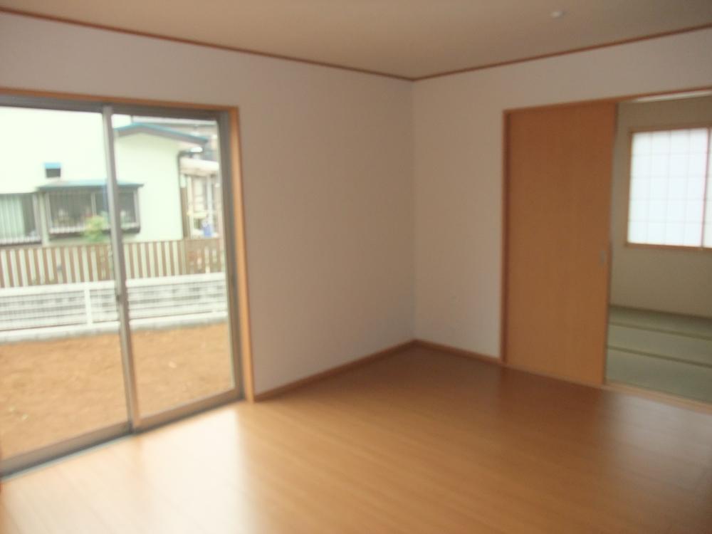 Same specifications photos (living). The company specification example