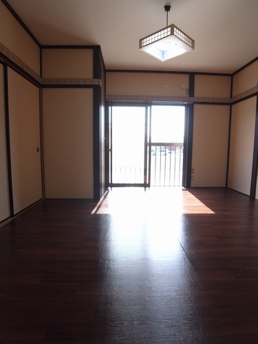 Living and room. Western-style 7.5 Air-conditioned