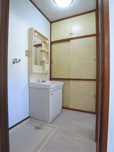 Washroom. There are laundry shelf