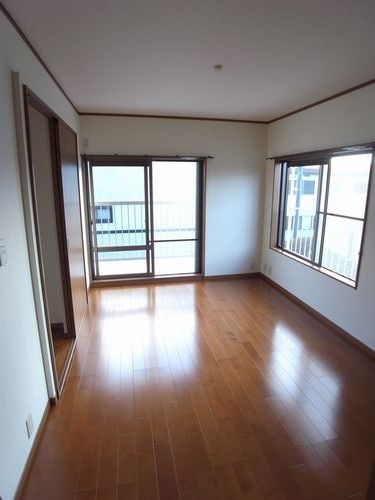 Living and room. Second floor 6 Pledge Western-style