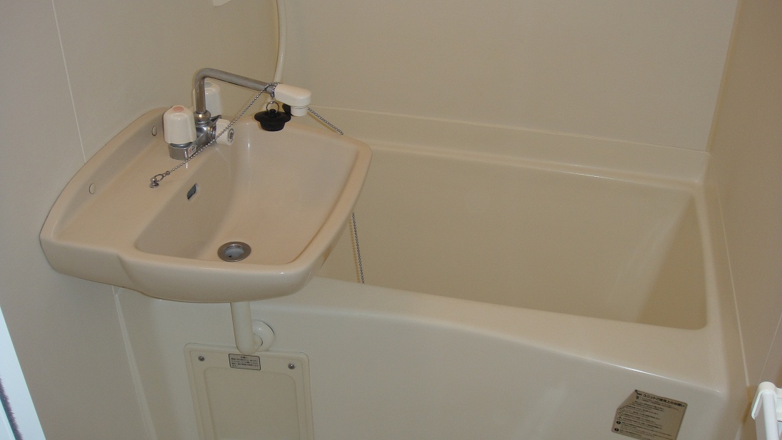 Bath. Bathroom with shower. It is with a bathroom ventilation dryer. 