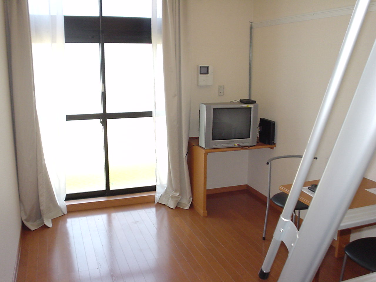 Living and room. Internet is also unlimited per month 1.600 yen. 