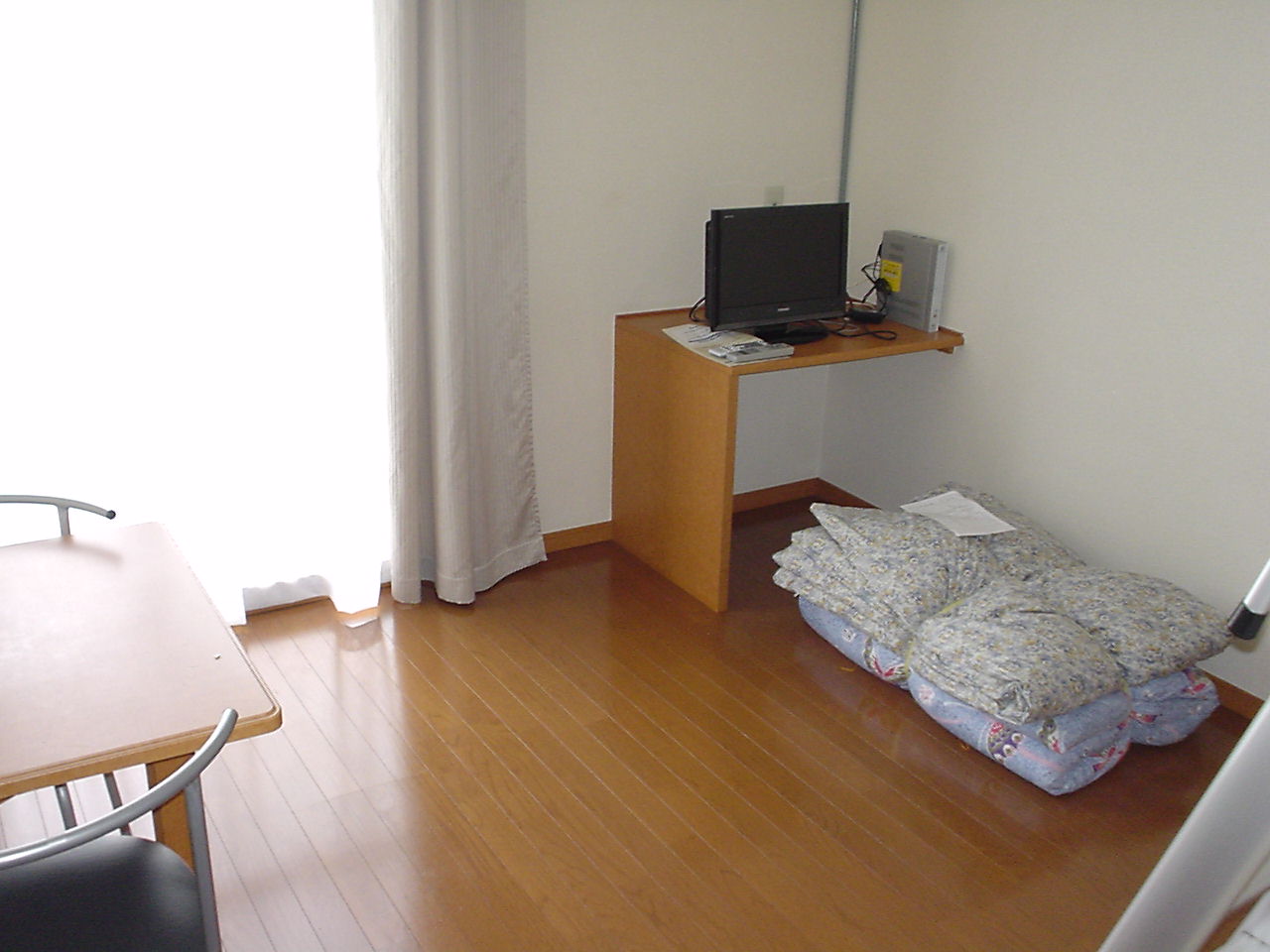 Living and room. Internet is also unlimited per month 1.600 yen.