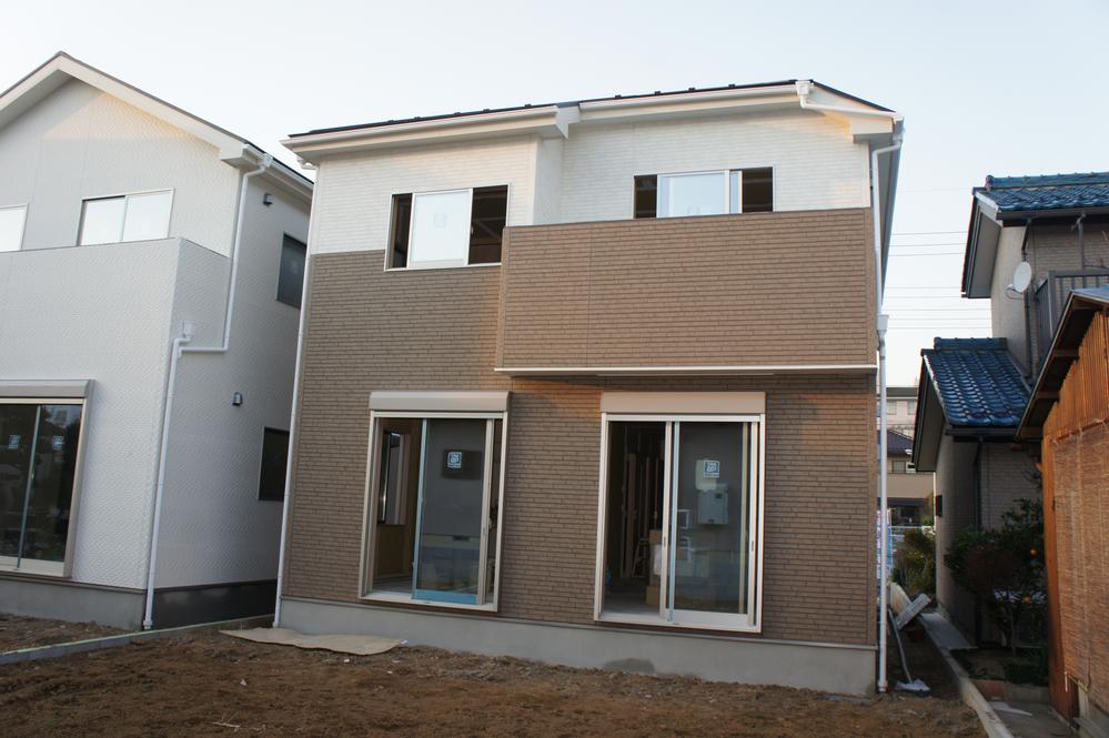 Local appearance photo. Local (12 May 2013) shooting Building 2