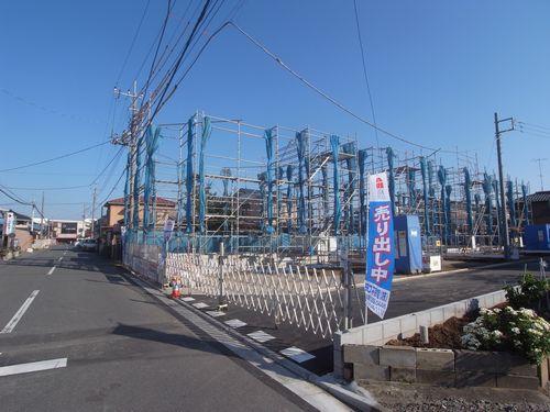 Local photos, including front road. Local (11 May 2013) Shooting