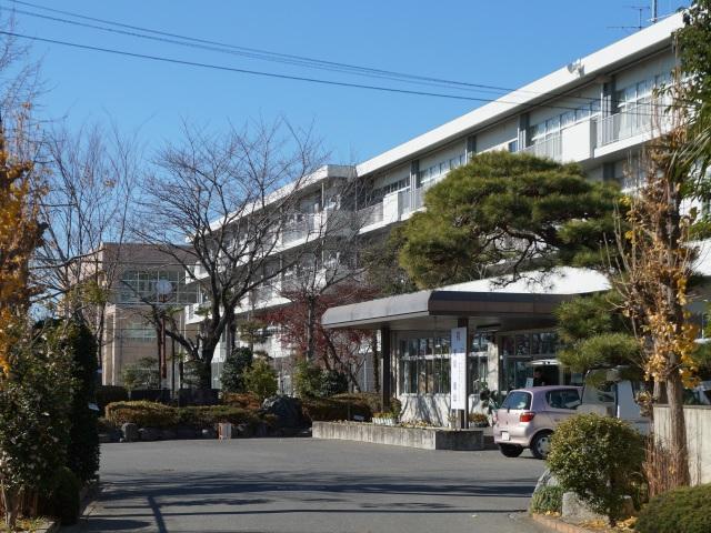 Junior high school. 1200m to Shinobu junior high school