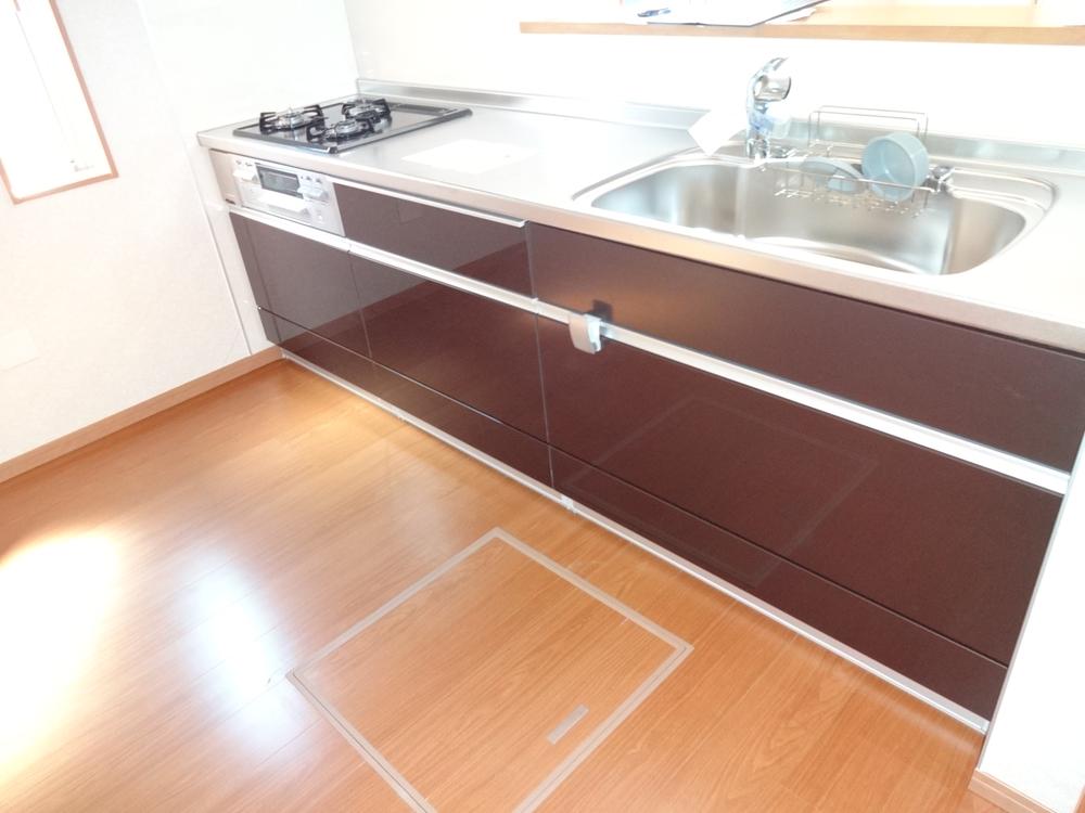 Kitchen. Indoor (September 2013) Shooting And out of easily sliding