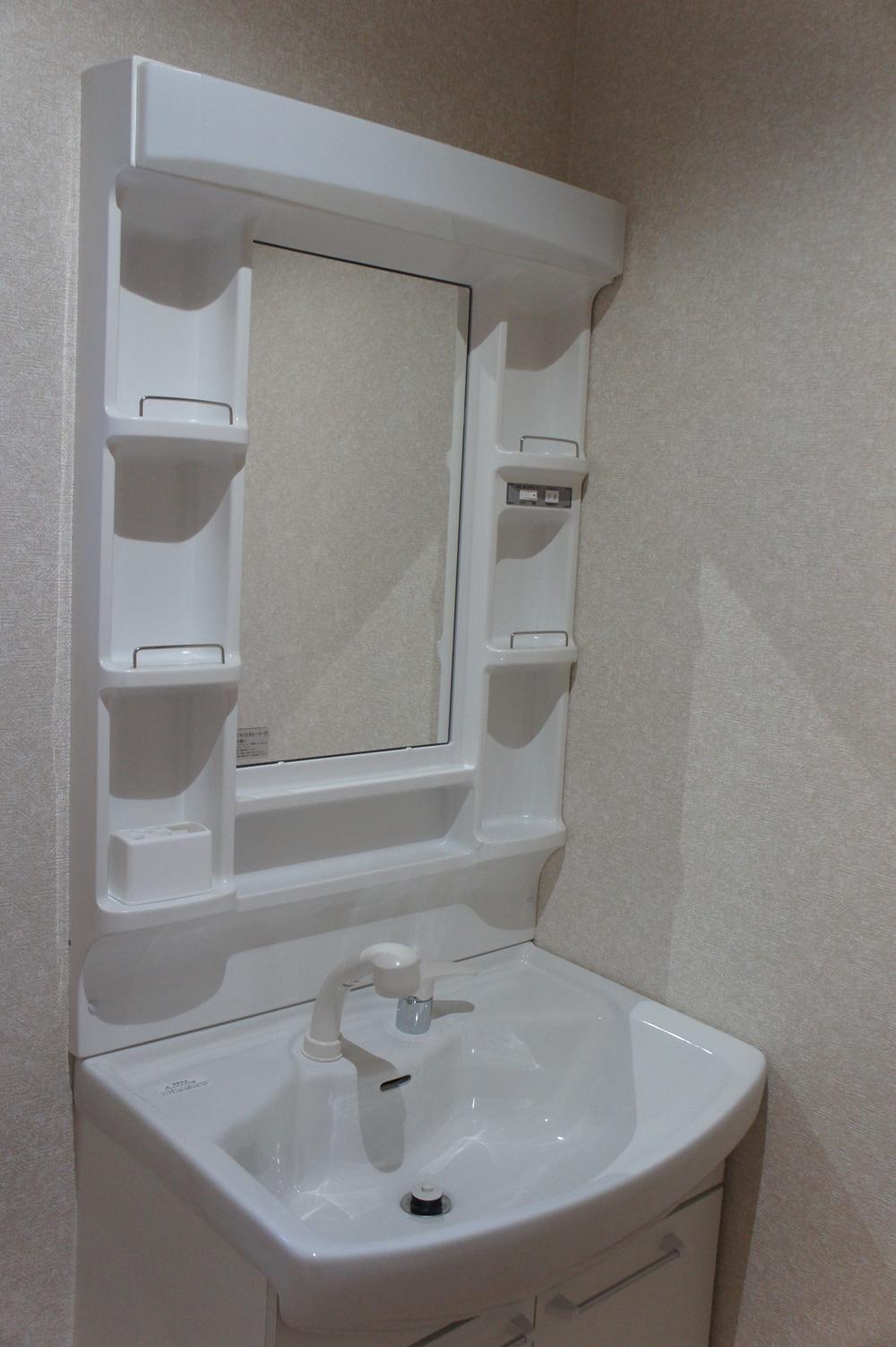 Wash basin, toilet. Indoor (12 May 2013) Shooting