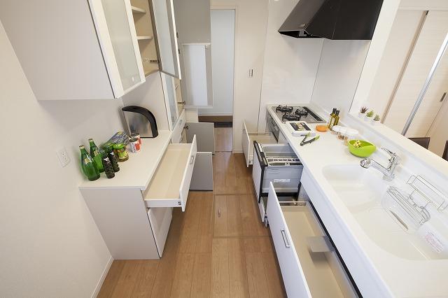 Kitchen. System kitchen of many storage wife eyes Pandori also there to ☆ 