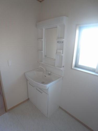 Wash basin, toilet. Indoor (12 May 2013) Shooting