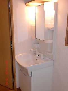 Washroom. Large vanity complete