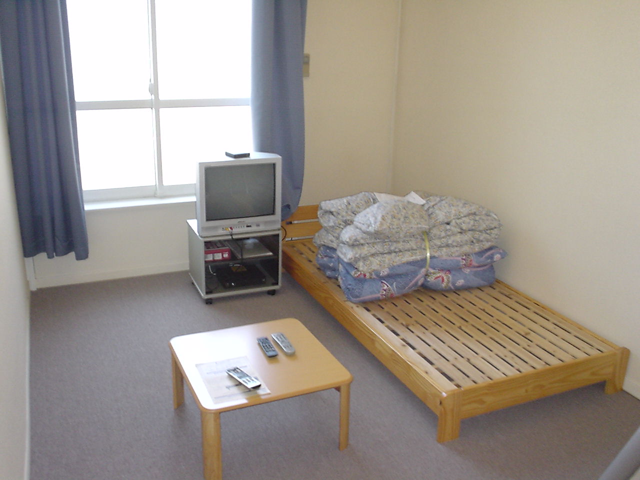 Living and room. Internet is also unlimited per month 1.600 yen. 