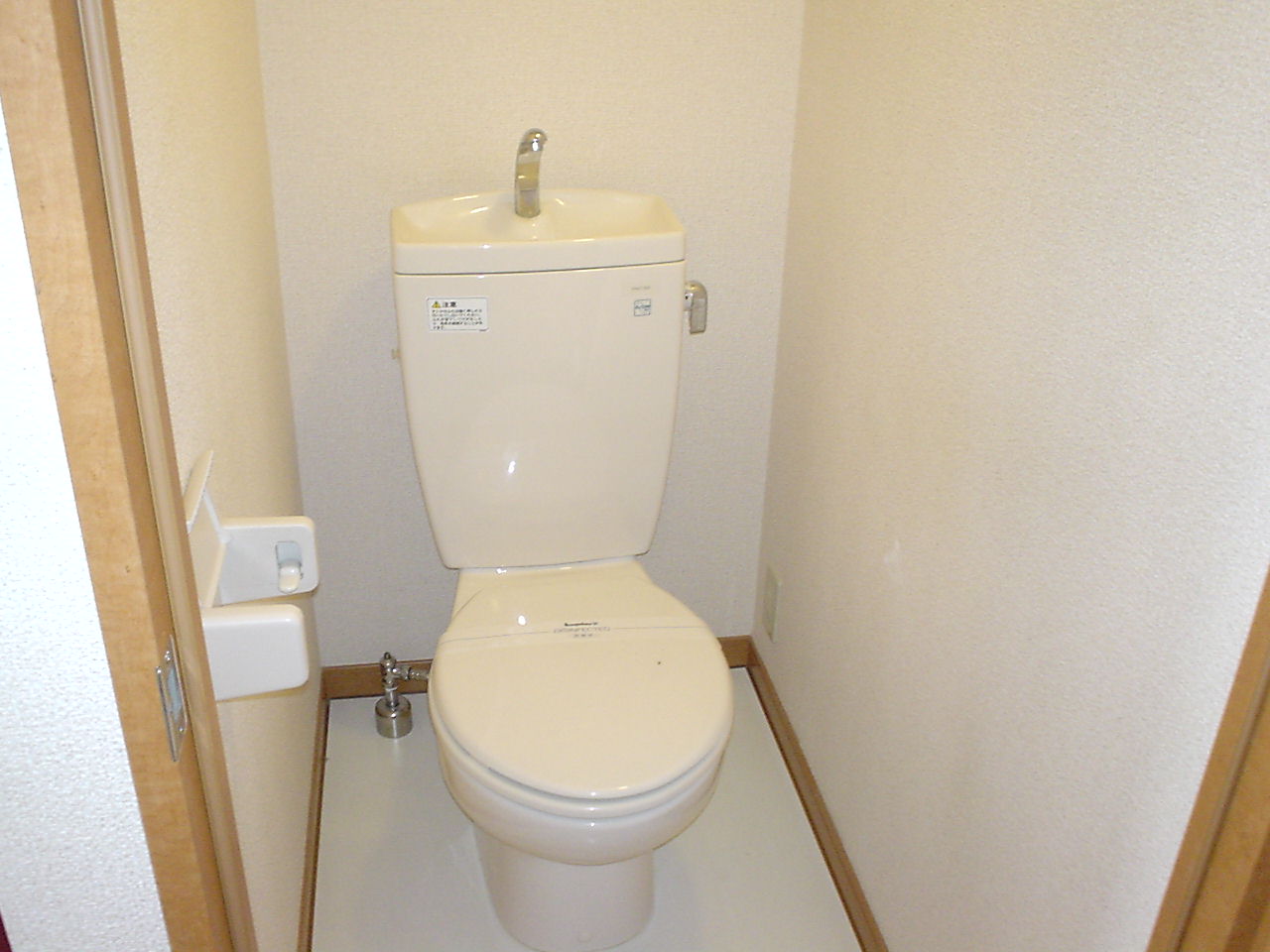 Toilet. bus ・ Toilets are completely different.