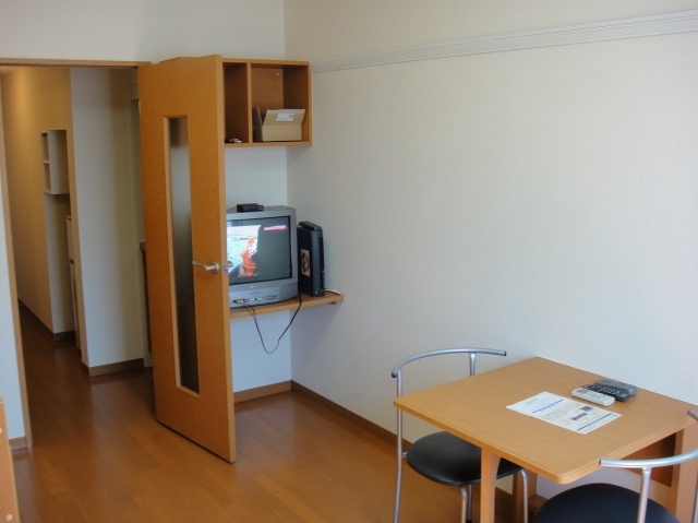 Living and room. Internet is also unlimited per month 1.600 yen.
