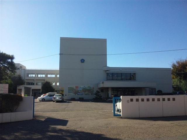 Junior high school. 540m to Nagano Junior High School  It is likely to be go home happy to be made late in extracurricular activities if the distance of 7 minutes walk