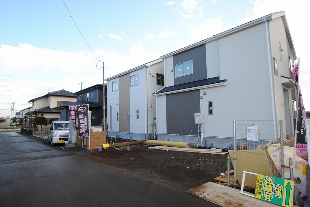 Local photos, including front road. Local (12 May 2013) Shooting