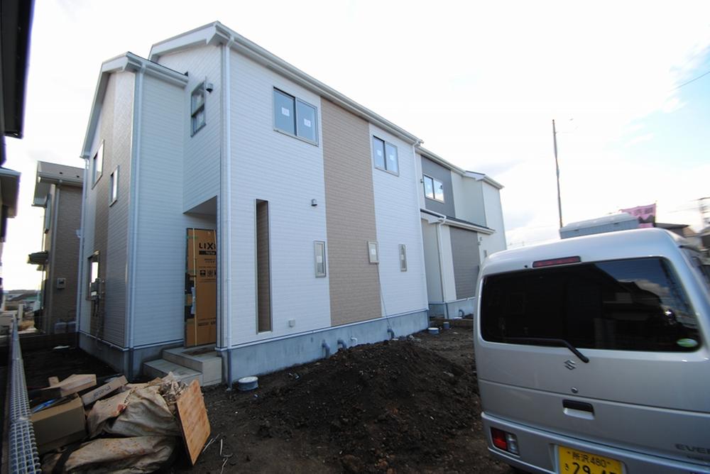 Local appearance photo. Local (12 May 2013) Shooting